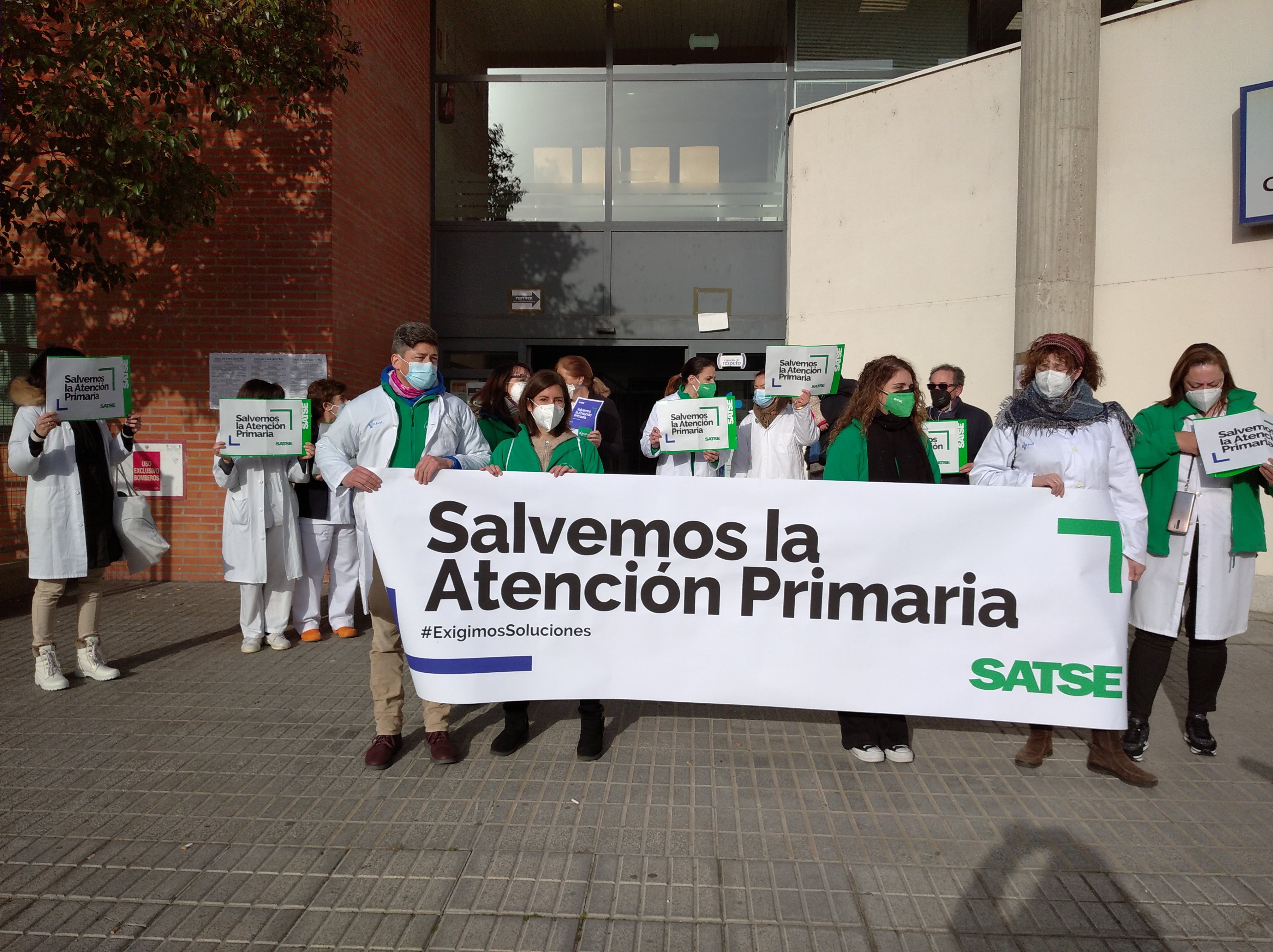Concentración de enfermeras convocada por SATSE en el Centro de Salud Huerta del Rey de Valladolid