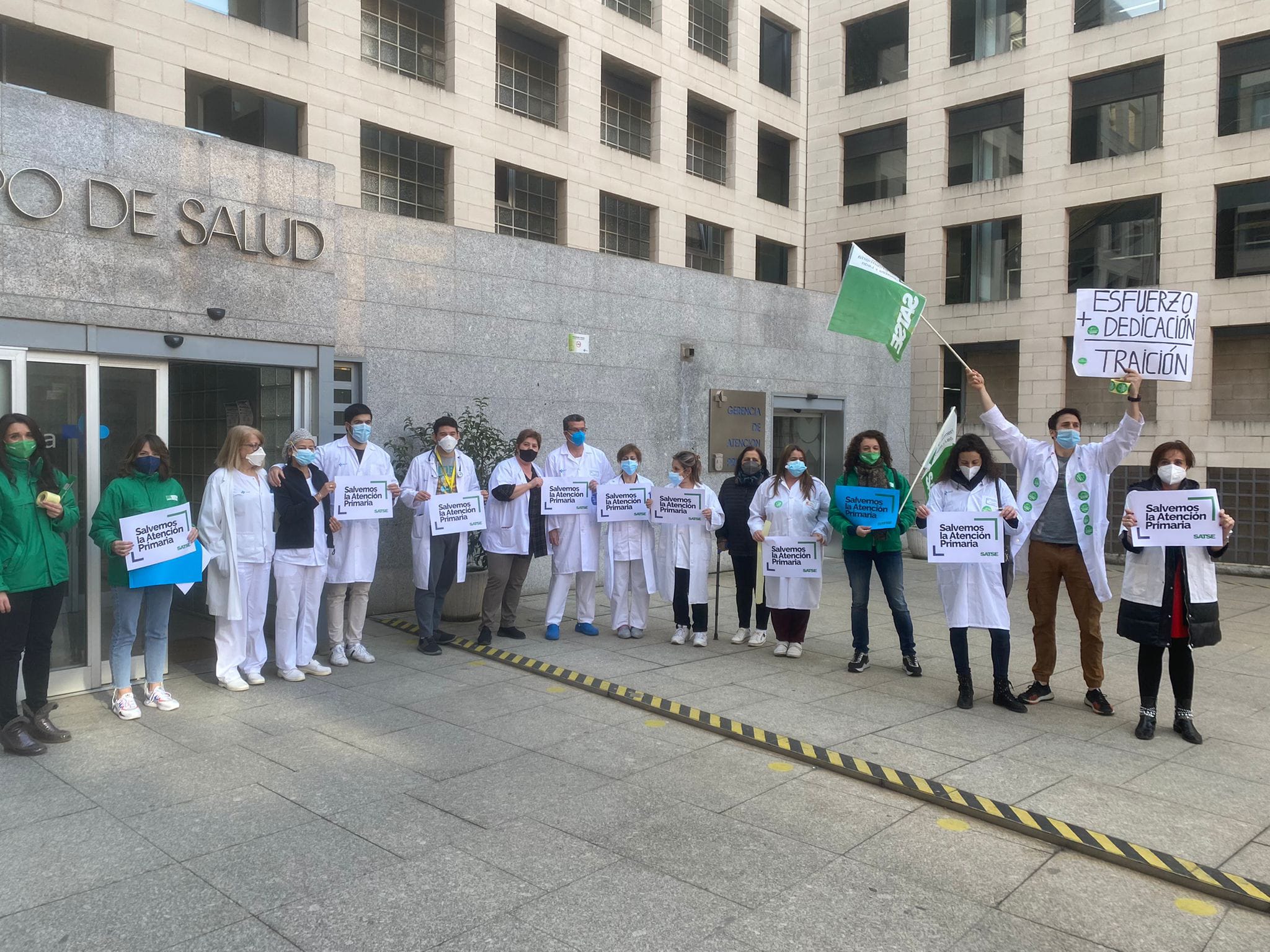 Concentración de enfermeras y delegadas de SATSE en Salamanca