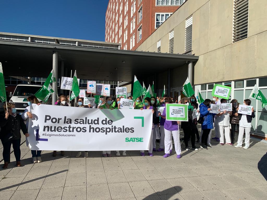 Concentración de SATSE en el Hospital Río Carrión de Palencia