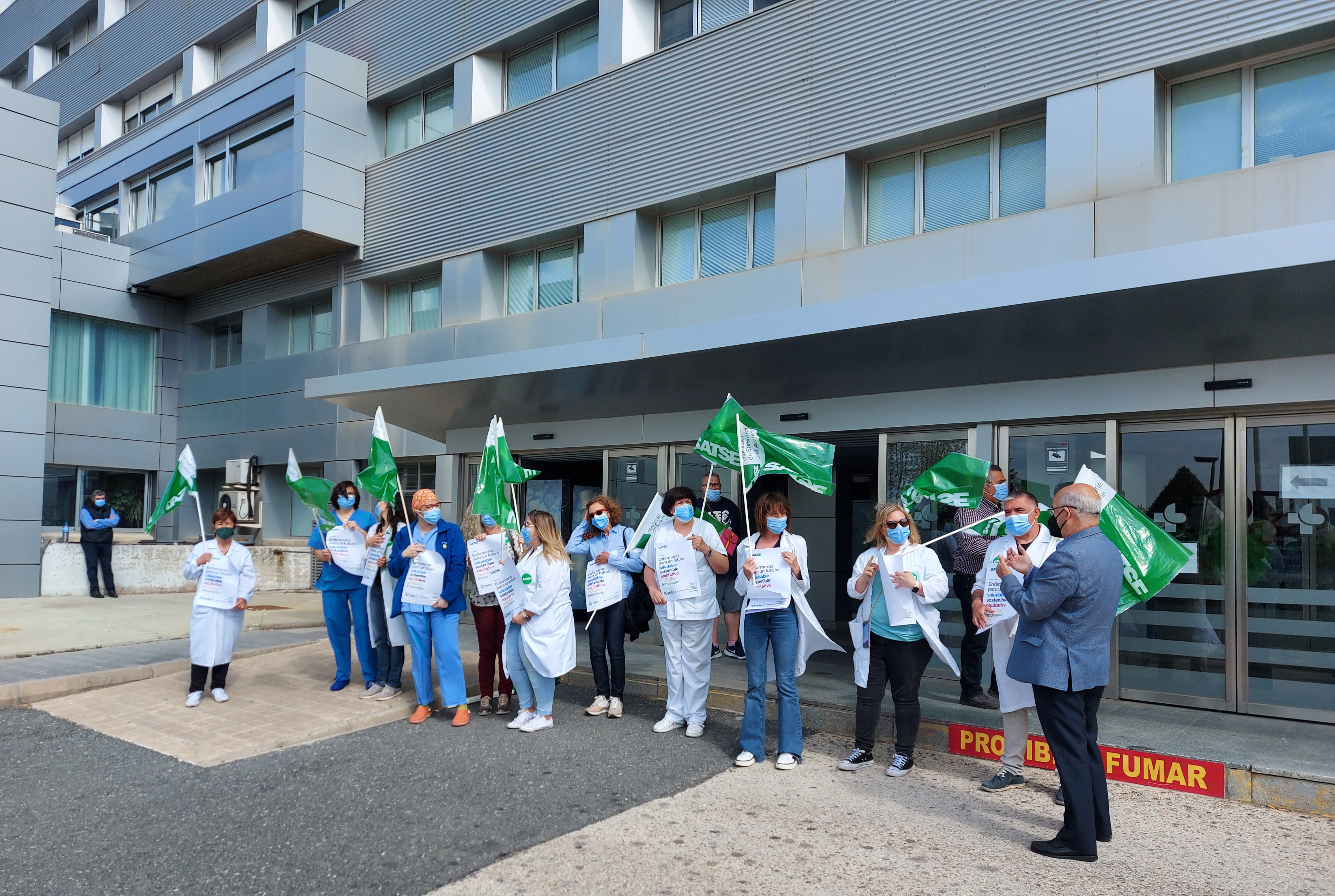 Concentración de SATSE en el Hospital de Ávila el 12 de mayo de 2022, Día de la Enfermería