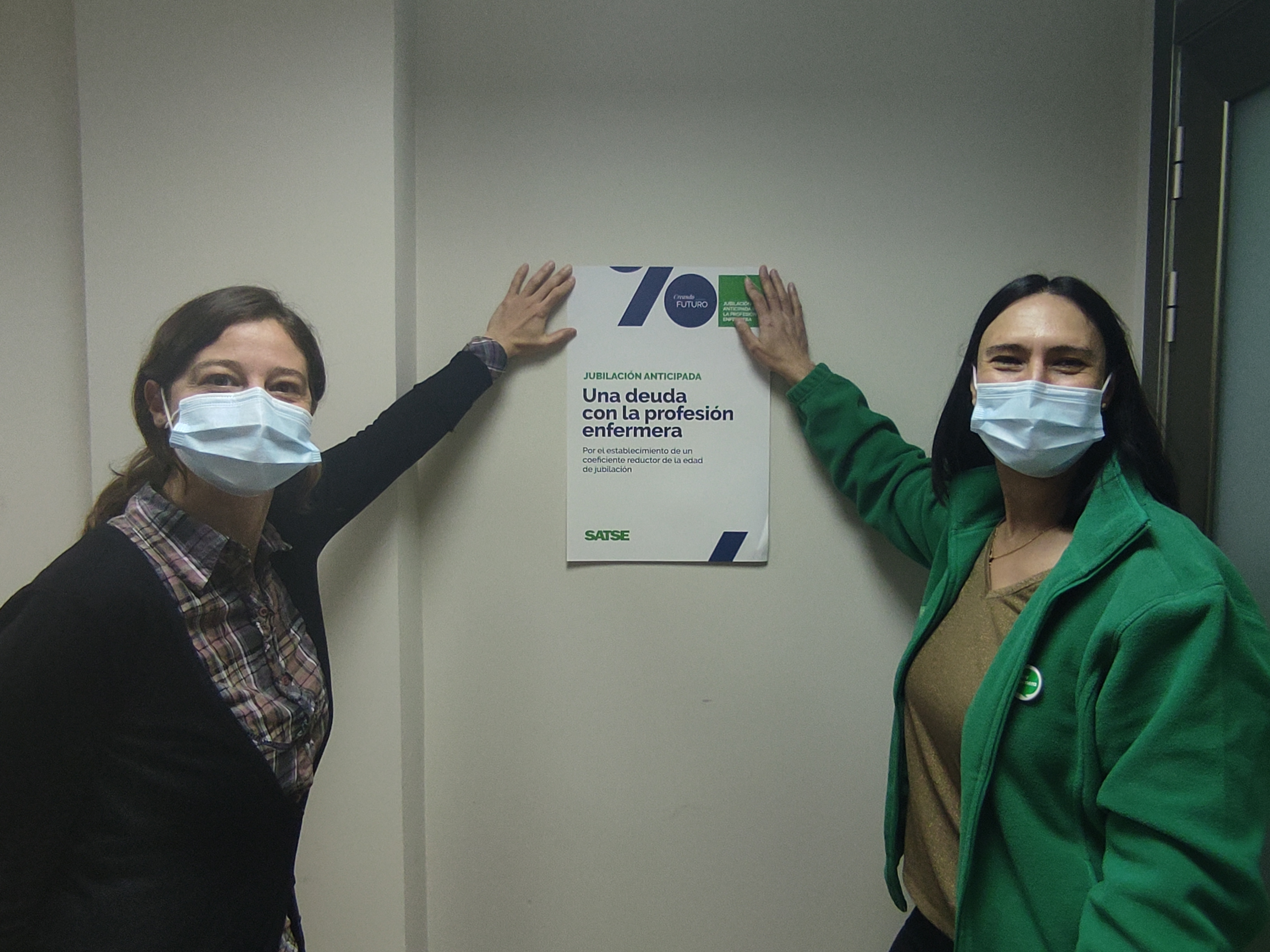 La secretaria de SATSE Soria, Silvia Aceña (derecha), y Laura Escudero, delegada del Sindicato de Enfermería