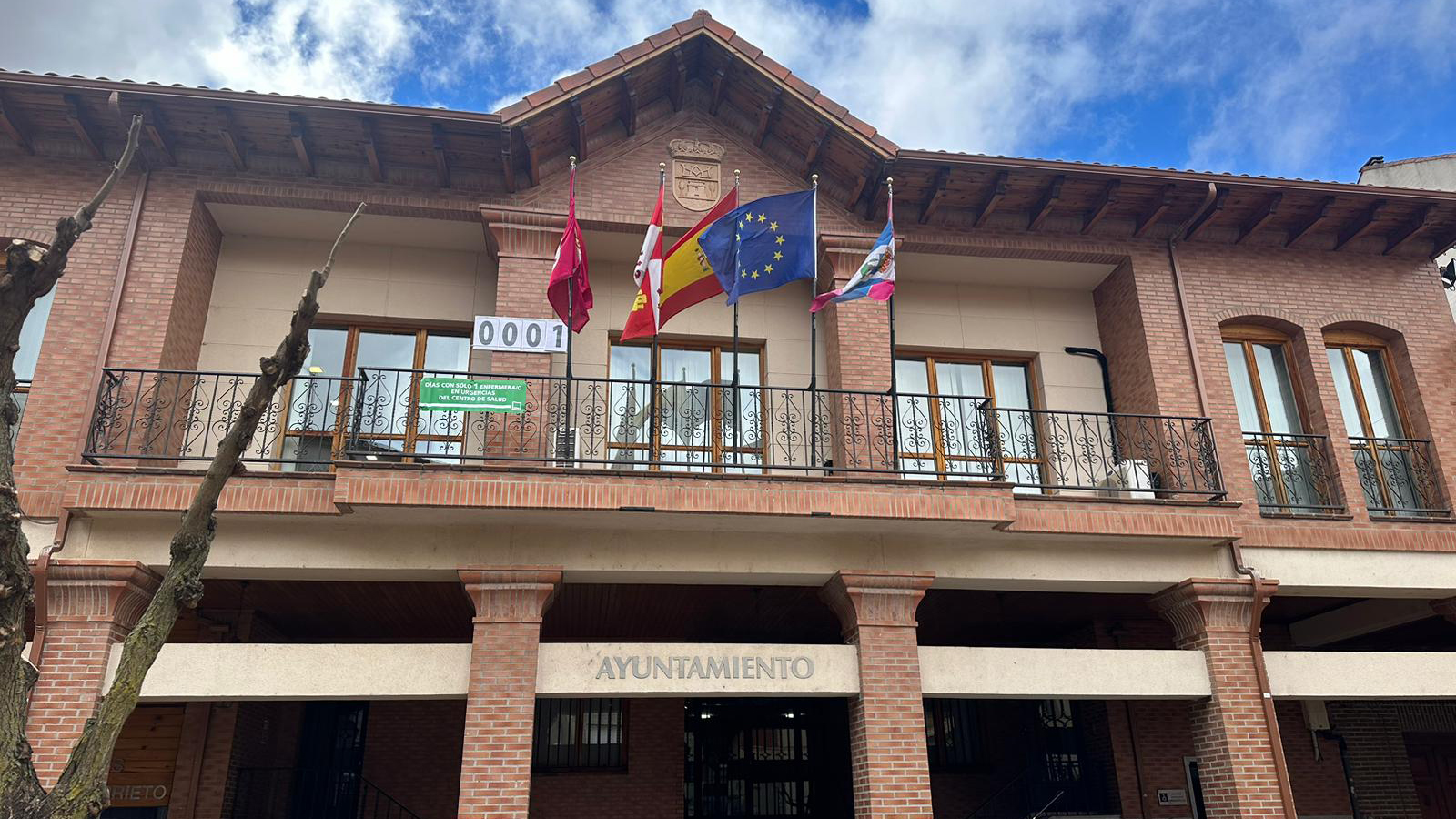 Contador de días con una sola enfermera en el PAC, instalado en el Ayuntamiento de Santa María del Páramo, en la provincia de León