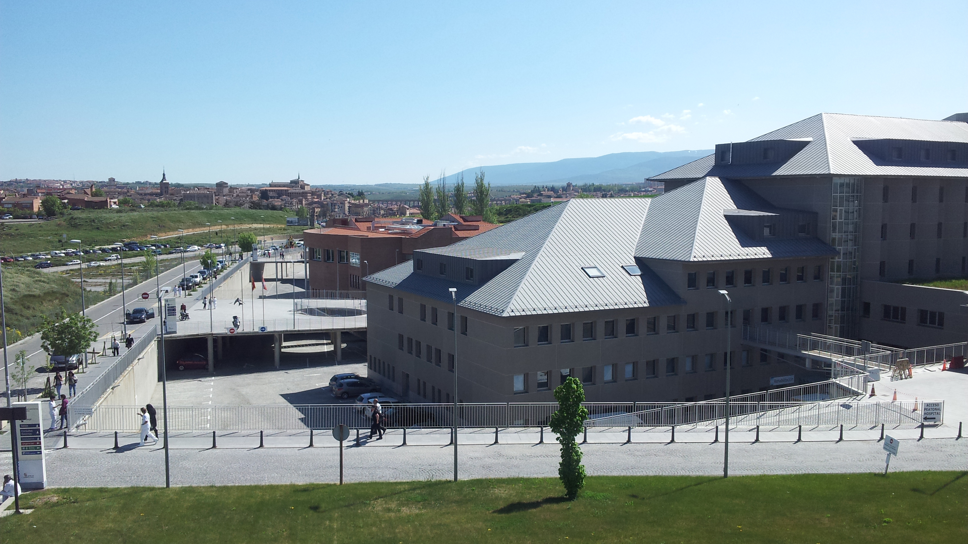 Acceso a la zona del Servicio de Urgencias en el Hospital de Segovia