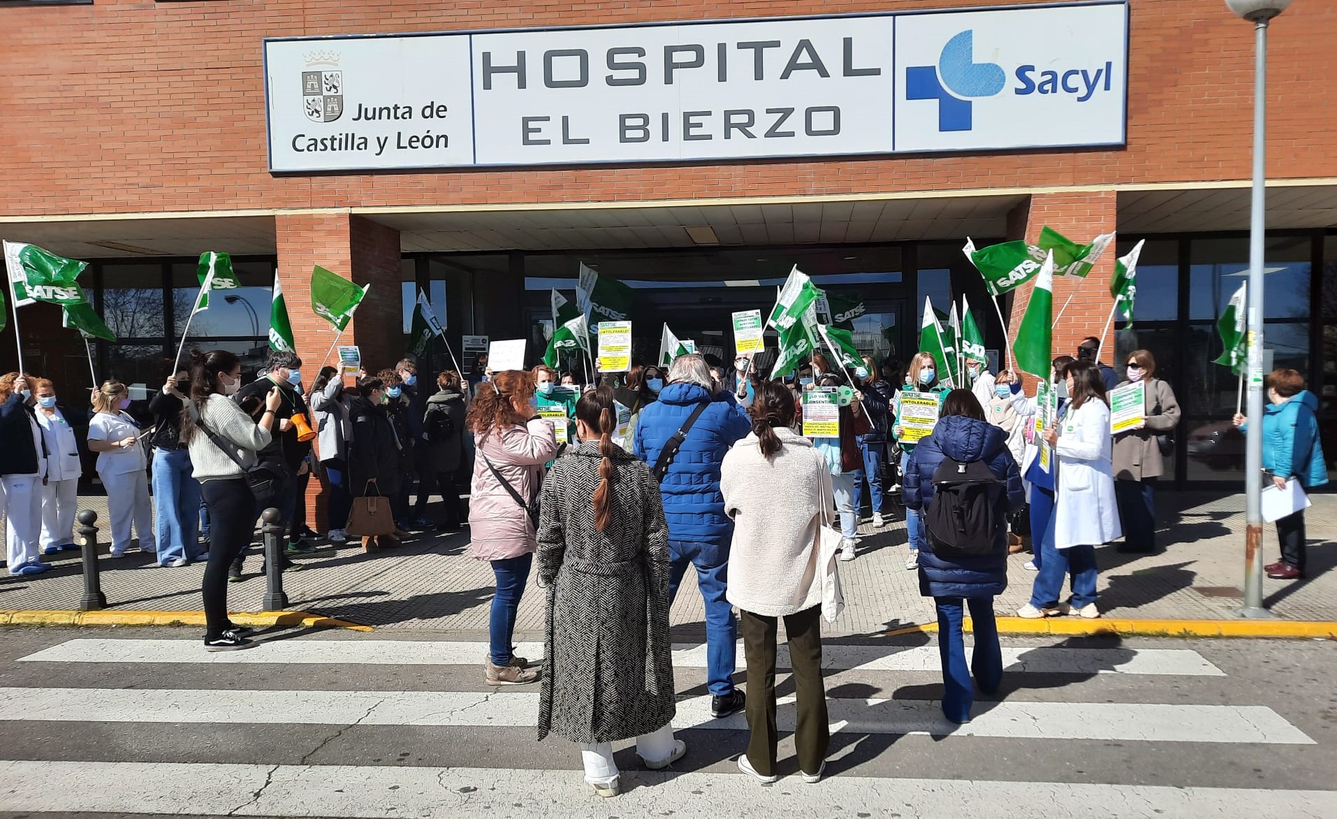 Una protesta de enfermeras convocadas por SATSE en el Hospital del Bierzo